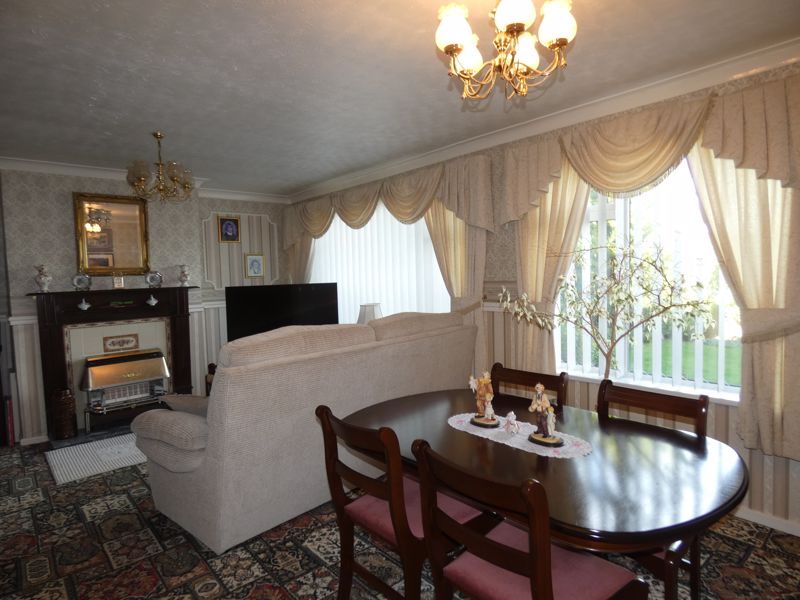 Lounge/Diner- click for photo gallery